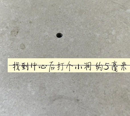 清水河瓷砖空鼓维修公司专业解答在瓷砖铺贴过程中，如果砂料搅拌不均匀，将会带来以下问题