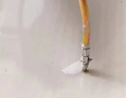 清水河瓷砖空鼓维修公司专业解答在瓷砖铺贴过程中，如果使用的砂料过粗（如全部使用了粗砂），可能会导致以下问题